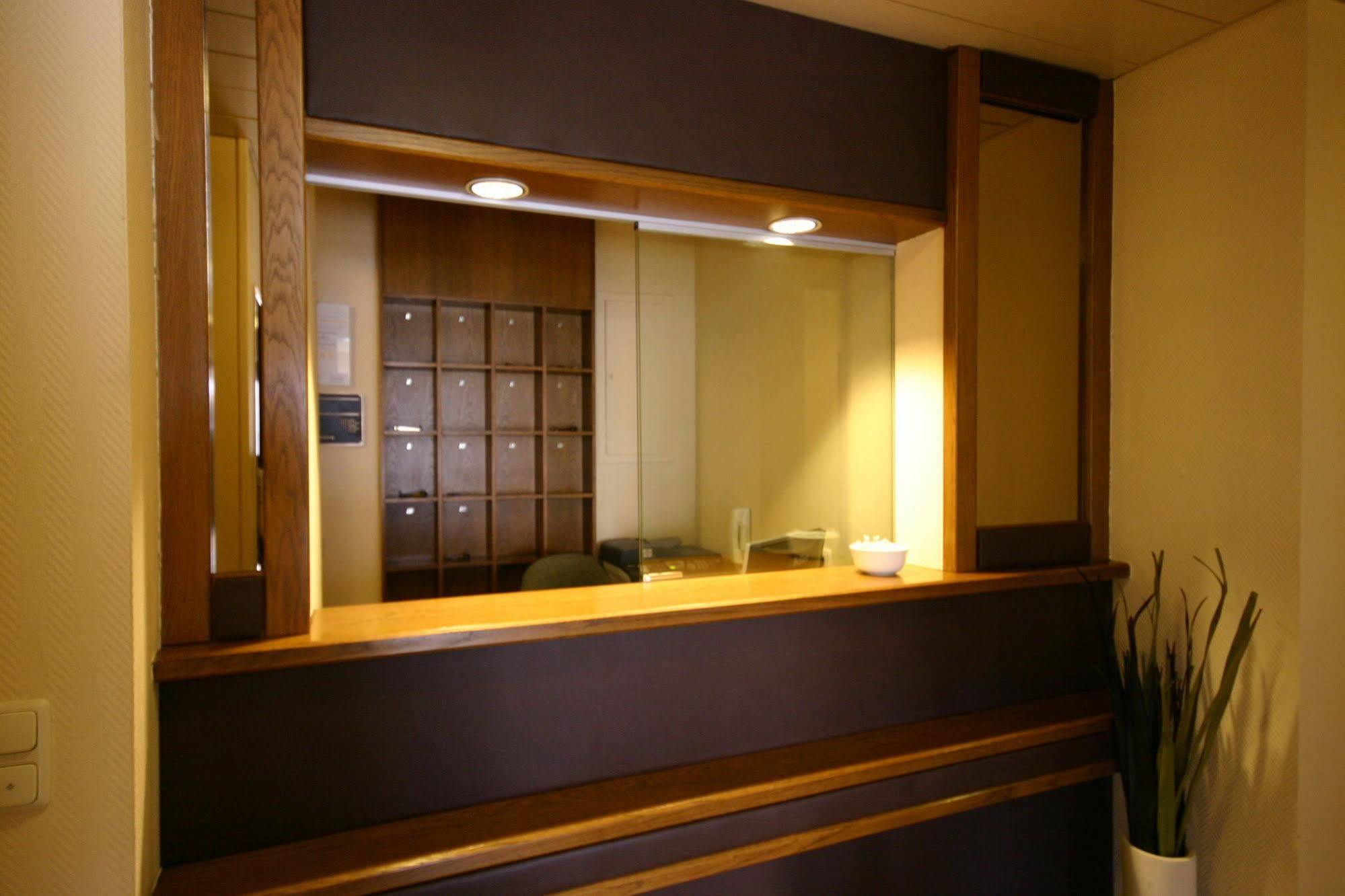 Hotel Augsburg Langemarck Buitenkant foto